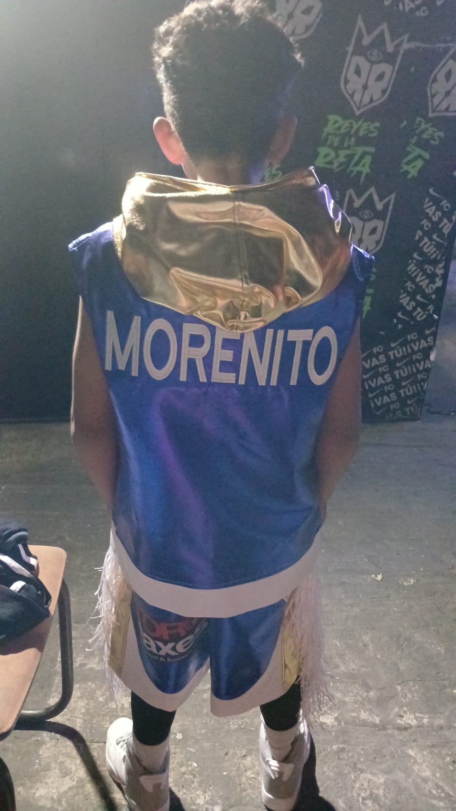Bata azul bordada Morenito